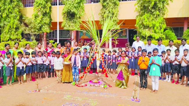 ಸರ್ವಜ್ಞ ವಿದ್ಯಾಪೀಠದಲ್ಲಿ ಸಂಕ್ರಾಂತಿ ಆಚರಣೆ  