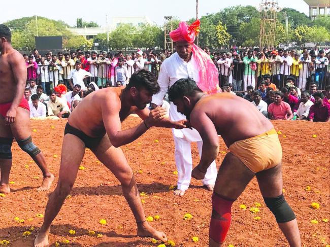 ಸಾಂಸ್ಕೃತಿಕ ಸಾಮಾಜಿಕ ಮತ್ತು ಕ್ರೀಡೆಗಳ ಆಯೋಜನೆ: ಕುಸ್ತಿ ಪಂದ್ಯಾವಳಿ