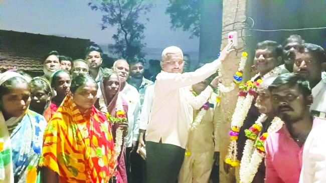 ಕತ್ತಲಲಿದ್ದವರಿಗೆ ಬೆಳಕು ನೀಡಿದ ಹೆಸ್ಕಾಂ ಅಧ್ಯಕ್ಷ ಖಾದ್ರಿ 