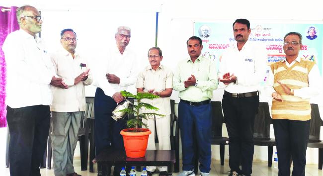 ಶಿಕ್ಷಕ ವೃತ್ತಿಯಲ್ಲಿ ಅಭಿವೃದ್ಧಿ ಹೊಂದಲು ಪುನಶ್ಚೇತನ ಕಾರ್ಯಾಗಾರ ಸಹಾಯಕ: ಗಿರಡ್ಡಿ 