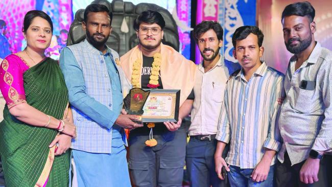 ನಟ ವಿಶ್ವಪ್ರಕಾಶ ಮಲಗೊಂಡಗೆ ಪ್ರಶಸ್ತಿ 