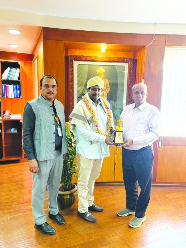 ಜೈವಿಕ ಇಂಧನ ಸಂಶೋಧನೆ ಮಾಹಿತಿ, ಪ್ರಾತ್ಯಕ್ಷಿಕೆ ಕೇಂದ್ರಕ್ಕೆ ಸುಧೀಂದ್ರ  ಭೇಟಿ 