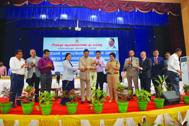 ಸಾರ್ವಜನಿಕ ಅಹವಾಲು, ಕುಂದುಕೊರತೆ ಸ್ವೀಕಾರ ಸಭೆಯಲ್ಲಿ ಕರ್ನಾಟಕ ಉಪಲೋಕಾಯುಕ್ತ ನ್ಯಾ.ಬಿ.ವೀರ​‍್ಪ ಸೂಚನೆ 