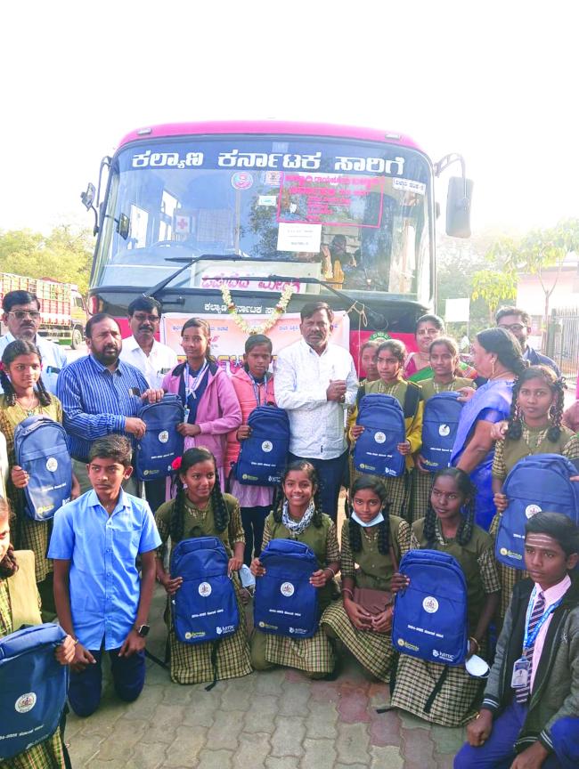 ಬಳ್ಳಾರಿ: ‘ಕರ್ನಾಟಕ ದರ್ಶನ’ ಮಕ್ಕಳ ಶೈಕ್ಷಣಿಕ ಪ್ರವಾಸ ಕಾರ್ಯಕ್ರಮಕ್ಕೆ ಚಾಲನೆ 