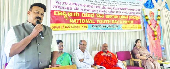  ರಾಷ್ಟ್ರೀಯ ಯುವ ದಿನಾಚರಣೆ ಇಂದಿನ ವಿದ್ಯಾರ್ಥಿಗಳು ಆದರ್ಶತೆ ಮೈಗೂಡಿಸಿಕೊಳ್ಳಬೇಕು - ಪ್ರಕಾಶ ಕೋಳಿವಾಡ