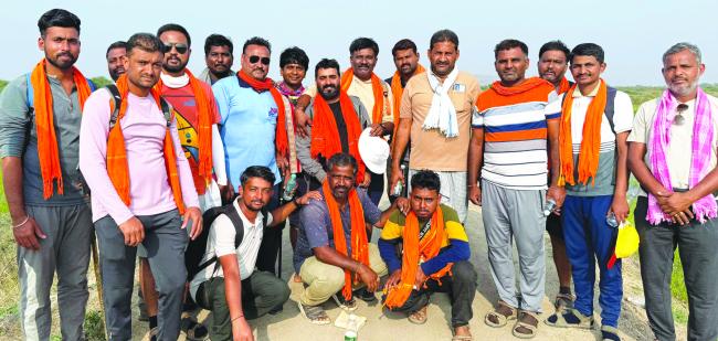 ಮಂತ್ರಾಲಯ ಪಾದಯಾತ್ರಿಗಳೊಂದಿಗೆ ಕಿರುತೆರೆ ಕಲಾವಿದರು 