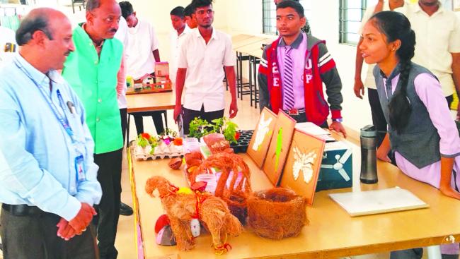 ವಿಜ್ಞಾನ ವಸ್ತು ಪ್ರದರ್ಶನದಿಂದ ವಿಜ್ಞಾನಿಗಳ ಅನಾವರಣ: ಎಸ್‌.ಐ.ಕುಂದಗೋಳ 