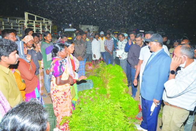 ಬಳ್ಳಾರಿ: ವಿವಿಧೆಡೆ ಅನೀರೀಕ್ಷಿತ ಭೇಟಿ ನಡೆಸಿದ ಕರ್ನಾಟಕ ಉಪ ಲೋಕಾಯುಕ್ತ  ನ್ಯಾಯಮೂರ್ತಿ ಬಿ.ವೀರ​‍್ಪ