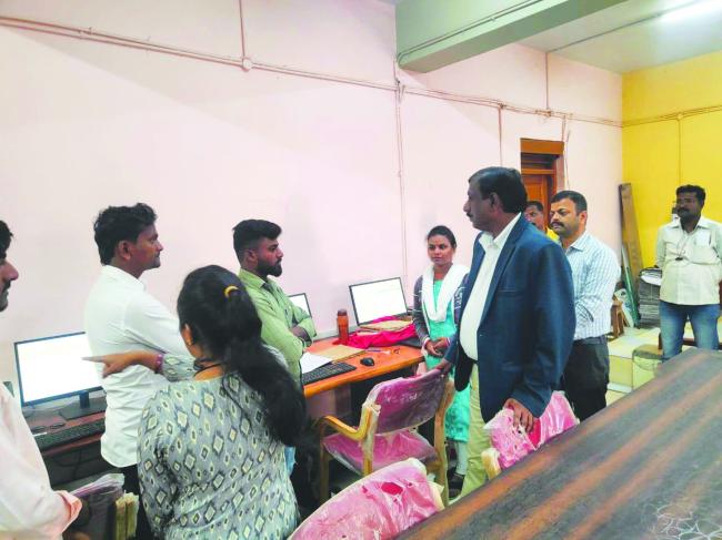 ಸವಣೂರ ತಹಶೀಲ್ದಾರ ಕಚೇರಿಗೆ ಜಿಲ್ಲಾಧಿಕಾರಿ ಡಾ.ವಿಜಯಮಹಾಂತೇಶ ದಾನಮ್ಮನವರ ಭೇಟಿ 