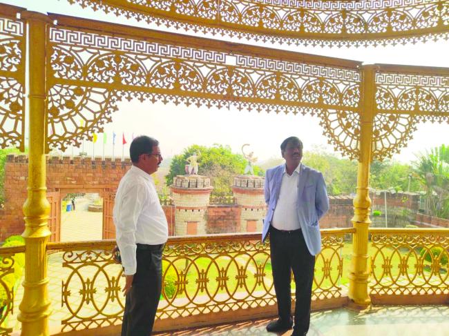 ಜಿಲ್ಲಾಧಿಕಾರಿಗಳಿಂದ ಬಾಡ  ಅರಮನೆ ಹಾಗೂ ಹಾನಗಲ್ ತಹಶೀಲ್ದಾರ ಕಚೇರಿ ಭೇಟಿ