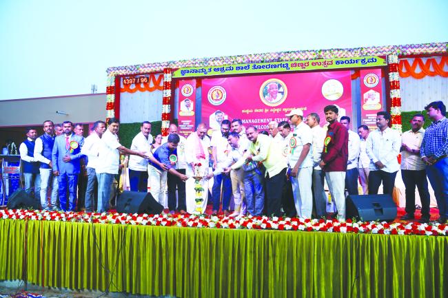 ಅನ್ನದಾನ ಜೊತೆಗೆ ವಿದ್ಯಾದಾನವು ಶ್ರೇಷ್ಟವಾದದ್ದು: ಕಟಕೋಳ ಶ್ರೀ ಸಿದ್ರಾಯಜ್ಜ  