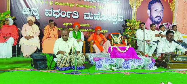 ಮಡಿವಾಳೇಶ್ವರ ಮಹಾಸ್ವಾಮಿಗಳು ಕಾವಿ ಲೋಕದ ಭೀಷ್ಮಾಚಾರ್ಯರು: ದಿಂಗಾಲೇಶ್ವರ ಶ್ರೀ 