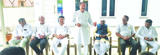 ಕಾಂಗ್ರೇಸ್ ಅಧಿವೇಶನ ಕಾರ್ಯಕ್ರಮ ಕುರಿತು ಮುಖಂಡರ, ಕಾರ್ಯಕರ್ತರ  ಸಭೆ 