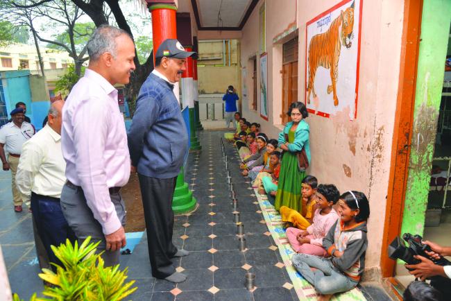 ವಿದ್ಯಾರ್ಥಿಗಳಿಗೆ ಆರೋಗ್ಯಕರ ವಾತಾವರಣ ಕಲ್ಪಿಸುವಂತೆ ನಿಲಯಪಾಲಕರಿಗೆ ಎಚ್ಚರಿಕೆ