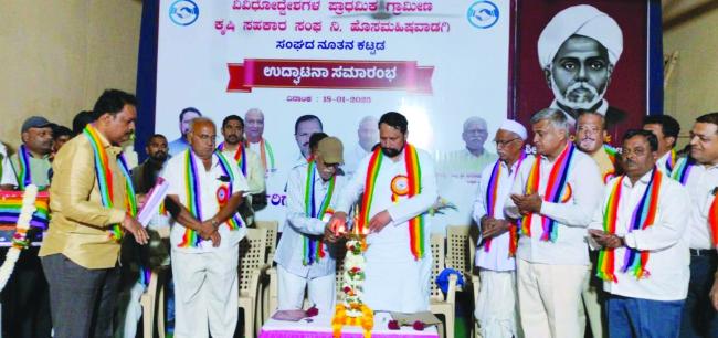 ಅಮರ ದುರ್ಗಣ್ಣವರ ಅಧ್ಯಕ್ಷತೆಯ ಹೊಸ ಮಹಿಷವಾಡಗಿ ಪಿಕೆಪಿಎಸ್ ಸಂಘವು ಎಲ್ಲರಿಗೂ ಮಾದರಿಯಾಗಲಿ: ಶಾಸಕ ಲಕ್ಷ್ಮಣ ಸವದಿ