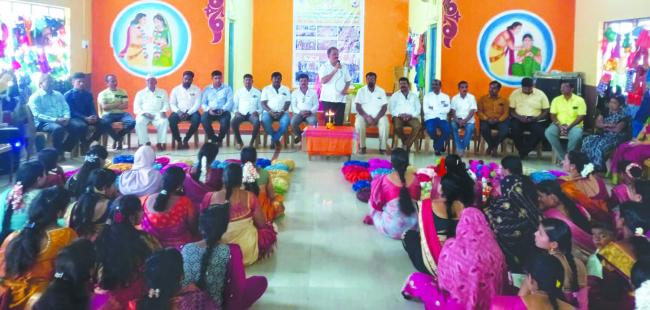 ಮಹಿಳೆಗೆ ಸ್ವಾವಲಂಬನೆ ಕಲಿಸುವುದೇ ಸಮಾಜ ಸೇವೆ : ಮಹಾಂತೇಶ 