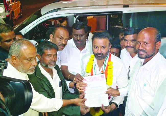 ಕಟ್ಟಡ ಕಾರ್ಮಿಕರ ಮಕ್ಕಳಿಗೆ ಸ್ಕಾಲರ್ಶಿಪ್ ಮತ್ತು ಮೂಲ ಸೌಲಭ್ಯ ಒದಗಿಸಲು ಸಚಿವರಿಗೆ ಮನವಿ