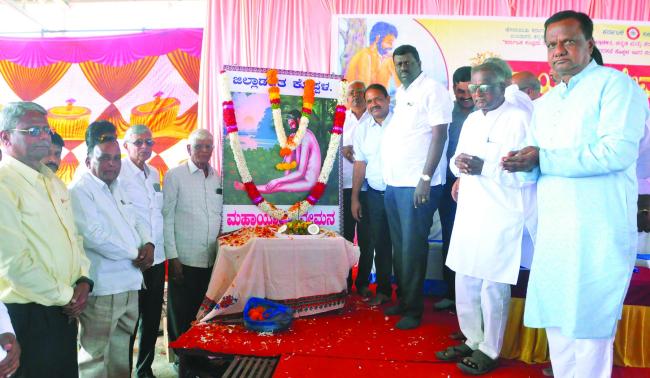 ಮಹಾಯೋಗಿ ವೇಮನ ಜಯಂತಿ ಸಮಾಜದ ಏಳಿಗೆಗಾಗಿ ವೇಮನರ ತತ್ವಾದರ್ಶಗಳು ಎಲ್ಲರಿಗೂ ಮಾದರಿ: ಕೆ.ರಾಘವೇಂದ್ರ ಹಿಟ್ನಾಳ