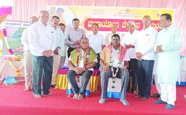 ವೇಮನ ಜಯಂತಿ ಪ್ರಯುಕ್ತ ರೆಡ್ಡಿ ಸಮಾಜದಿಂದ ಶಾಸಕ ಹಿಟ್ನಾಳ ಮತ್ತು ಗುಪ್ತಾಗೆ ಸನ್ಮಾನ