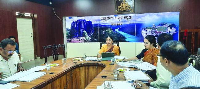 ಕುಡಿಯುವ ನೀರಿನ ಕಾಮಗಾರಿಗಳನ್ನು ಆದ್ಯತೆಯಲ್ಲಿ ಪೂರ್ಣಗೊಳಿಸಿ:  ಲಕ್ಷ್ಮಿಪ್ರಿಯಾ