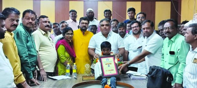 ಯುವ ಪ್ರತಿಭೆ ಭುವನೀಶ ನೀರಲಗಿಗೆ ಸನ್ಮಾನ 