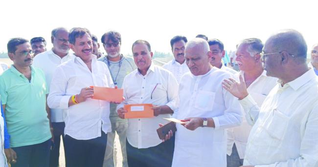  ಜುಗೂಳ ಗ್ರಾಪಂನಿಂದ ಕೆಆರ್‌ಡಿಸಿ ಅಧ್ಯಕ್ಷ ಶಾಸಕ ಎಚ್‌.ಸಿ. ಬಾಲಕೃಷ್ಣರಿಗೆ ಮನವಿ 