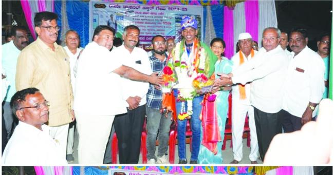 ಬಡಚಿ ಗ್ರಾಮವನ್ನೇ ದೇಶಕ್ಕೆ ಪರಿಚಯಿಸಿದ ಕ್ರೀಡಾಪಟು ಅಭಿನಂದನ್ ದೀಪಕ ಸೂರ್ಯವಂಶಿಗೆ ಅದ್ದೂರಿ ಸತ್ಕಾರ  