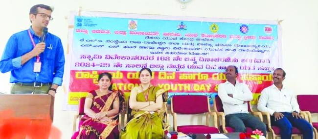 ವಿದ್ಯಾರ್ಥಿಗಳು ವಿವೇಕಾನಂದರ ತತ್ವ, ಆದರ್ಶ ಚಿಂತನೆಗಳನ್ನು ಮೈಗೂಡಿಸಿಕೊಳ್ಳಬೇಕು: ನಾಯಕ 