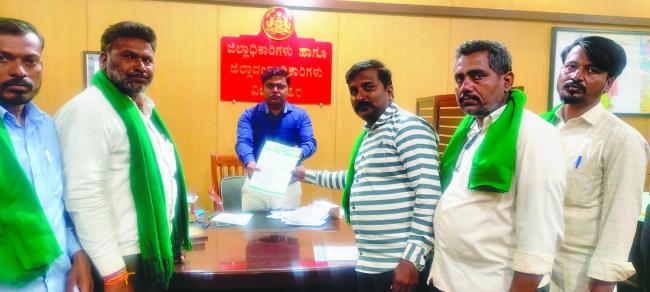 120 ಮಕ್ಕಳಿಗೆ  ಶಾಲೆ ನಿರ್ಮಿಸುವಂತೆ ಆಗ್ರಹ 