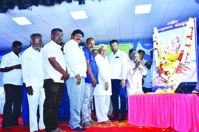 ಅಂಬಿಗರ ಚೌಡಯ್ಯ ಅವರು ಹಾಕಿಕೊಟ್ಟ ಮಾರ್ಗದಲ್ಲಿ  ನಾವೆಲ್ಲರೂ ನಡೆಯೋಣ: ನಗರಸಭೆ ಅಧ್ಯಕ್ಷ ಅಮ್ಜದ್ ಪಟೇಲ್ 