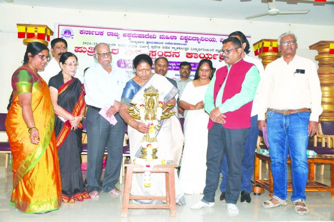  ಸ್ವಾಗತ ಕೋರುವ ಪುತ್ರಿಯರ ದಿನ-ಸ್ಪಂದನ ಕಾರ್ಯಕ್ರಮ