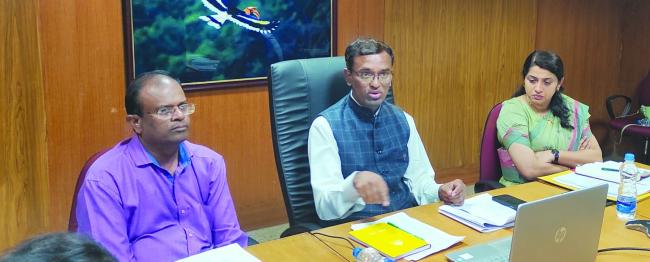 ಸಾರ್, ಸೋಪ್ ಇಲ್ಲ, ಚಿಕನ್, ಬಾಳೆಹಣ್ಣು ಕೊಡುತ್ತಿಲ್ಲ್ಲ, ಬಸ್ ವ್ಯವಸ್ಥೆ ಒದಗಿಸಿ