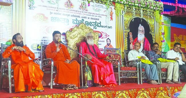 ಪಟ್ಟಣದ ಆದಿಶೇಷ ಸಂಸ್ಥಾನ ಹಿರೇಮಠದಲ್ಲಿ ಹಮ್ಮಿಕೊಂಡ ರೇವಣಸಿದ್ದೇಶ್ವರ ಪುರಾಣ ಪ್ರವಚನ ಕಾರ್ಯಕ್ರಮ