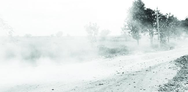 ಕಾಮಗಾರಿ ಸ್ಥಗಿತ: ರಾಜ್ಯ ಹೆದ್ದಾರಿ ದೂಳೋ ದೂಳು..! ಕಣ್ಮುಚ್ಚಿ ಕುಂತ ಅಧಿಕಾರಿಗಳು ರೈತರ ಆಕ್ರೋಶ  