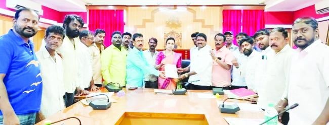 ಸವಿತಾ ಮಹರ್ಷಿ ಜಯಂತಿ ಫೆ.4 ರಂದೆ ಆಚರಿಸಲು ನಿರ್ದಾರ -  ಜಿಲ್ಲಾಧಿಕಾರಿಗಳ ಭರವಸೆ