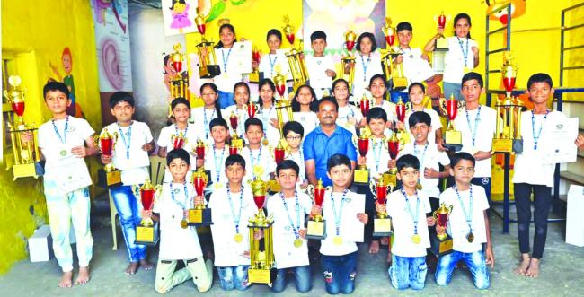 ರಾಷ್ಟ್ರ.ಮಟ್ಟದ.ಅಬಾಕಸ್‌ನಲ್ಲಿ ಸೂಪರ್ ಚಾಂಪಿಯನ್ ಶಿಪ್ ಪಡೆದ ಕಂಪ್ಲಿ ವಿದ್ಯಾರ್ಥಿಗಳು