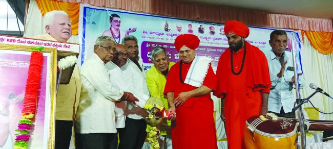 ಕಾಯಕ ತತ್ವದ ಅಡಿಯಲ್ಲಿ ಸಮಾಜ ಹೊಂದಾಗಲಿ-ಒಪ್ಪತ್ತೇಶ್ವರ