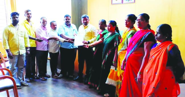 ವಿವಿಧ ಬೇಡಿಕೆಗಳನ್ನು ಈಡೇರಿಸುವಂತೆ ಹೊರಗುತ್ತಿಗೆ ನೌಕರರ ಸಂಘಟನೆಯಿಂದ ಒತ್ತಾಯ