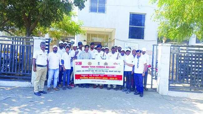 ರಾಷ್ಟ್ರೀಯ ರಸ್ತೆ ಸುರಕ್ಷಿತ ವಾರ ಜಾಗೃತಿ ಕಾರ್ಯಕ್ರಮ
