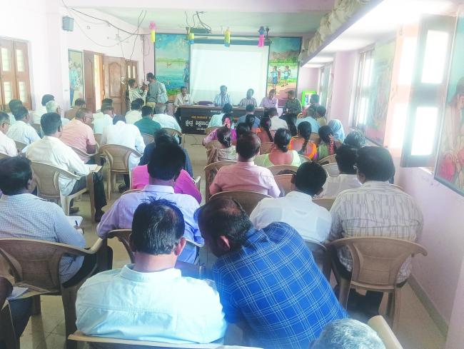 ಶಾಲಾ ಅವಧಿಯಲ್ಲಿ ಮಕ್ಕಳು ಶಾಲೆಯಲ್ಲಿರುವಂತೆ ನೋಡಿಕೊಳ್ಳಿ: ನ್ಯಾ. ಮಹಾಂತೇಶ ದರಗದ್ 