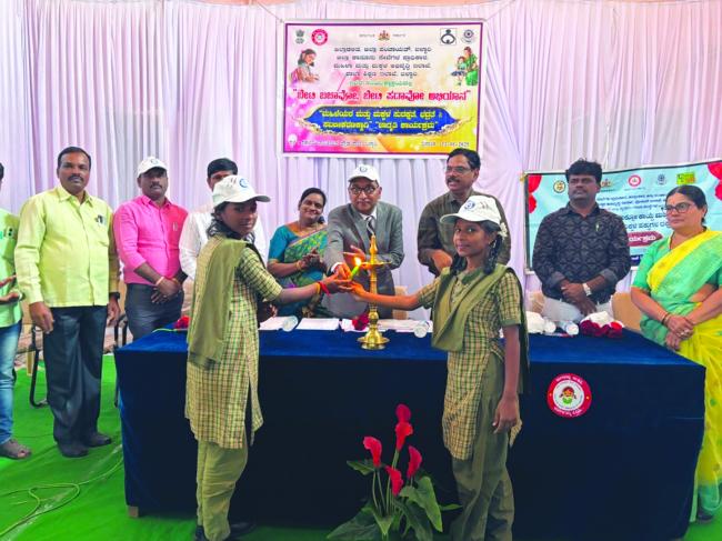 ‘ಬೇಟಿ ಬಚಾವೋ-ಬೇಟಿ ಪಡಾವೋ’ ಜಾಗೃತಿ ಕಾರ್ಯಕ್ರಮದಲ್ಲಿ ನ್ಯಾ.ರಾಜೇಶ್‌.ಎನ್ ಹೊಸಮನಿ