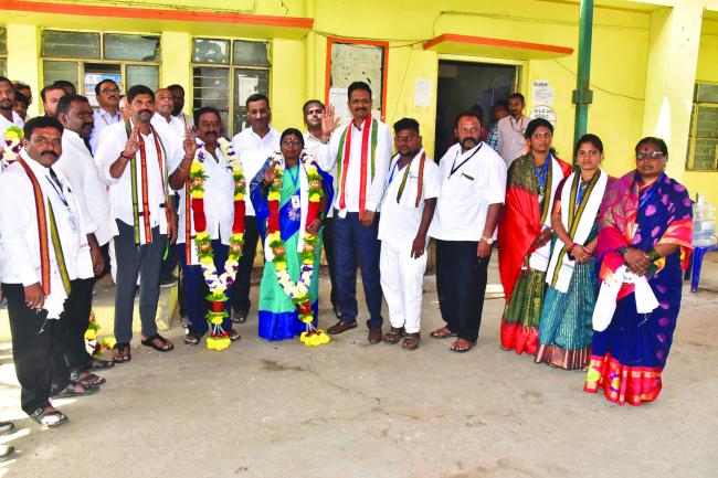 ಕಂಪ್ಲಿ ಪುರಸಭೆ ಕೈ ವಶಕ್ಕೆ : ನೂತನ ಅಧ್ಯಕ್ಷರಾಗಿ ಭಟ್ಟ ಪ್ರಸಾದ್, ಉಪಾಧ್ಯಕ್ಷರಾಗಿ ಸುಶೀಲಮ್ಮ ಆಯ್ಕೆ