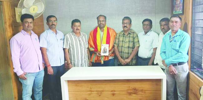 ಕೇಂದ್ರ ಬಸವ ಸಮಿತಿಯಿಂದ ಸಂತೋಷ ಕೊಳವಿಗೆ ಸನ್ಮಾನ          