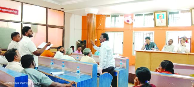 ನಾವು ಹೇಳಿದ್ದು ಒಂದು ಕೆಲಸ ಆಗ್ತಾ ಇಲ್ಲ ಎಂದು ಜನ ಉಗಿಯುತಿದ್ದಾರೆ 