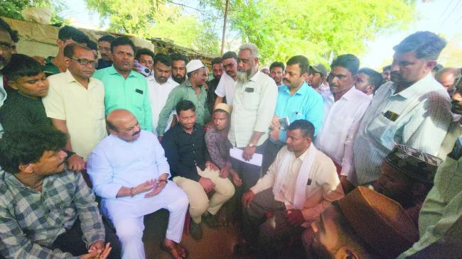 ಕುಟುಂಬಸ್ಥರಿಗೆ ಸಾಂತ್ವನ ಹೇಳಿದ ಬೊಮ್ಮಾಯಿ 