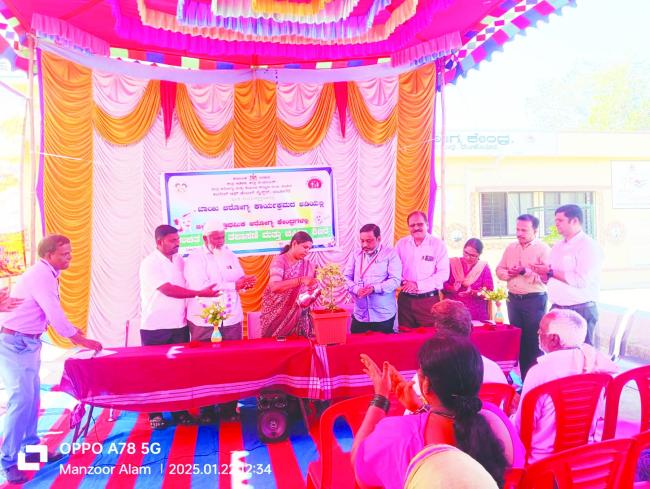 ದಂತ ತಪಾಸಣೆ ಮತ್ತು ಚಿಕಿತ್ಸಾ ಶಿಬಿರ  ಬಾಯಿ ಆರೋಗ್ಯದ ಬಗ್ಗೆ ಹೆಚ್ಚಿನ ಕಾಳಜಿ ವಹಿಸಬೇಕು-ಡಿ.ಎಚ್‌.ಒ ಡಾ.ರಾಜೇಶ ಸುರಗೀಹಳ್ಳಿ 