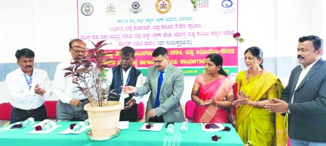 ಕಾನೂನು ಬದ್ಧವಾಗಿ ಮಗು ದತ್ತು ಪಡೆಯಬೇಕು - ಸದಸ್ಯ ಶೇಖರಗೌಡ ರಾಮತ್ನಾಳ