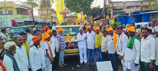 ದೇವರ ಮೂರ್ತಿಗಳ ಮೇರವಣಿಗೆ ಕಾರ್ಯಕ್ರಮಕ್ಕೆ ಶ್ರೀಗಳಿಂದ ಚಾಲನೆ