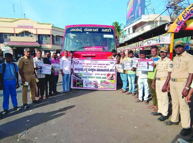 ವಾಹನ ಸವಾರರು ಕಡ್ಡಾಯವಾಗಿ ರಸ್ತೆ ಸುರಕ್ಷತಾ ನಿಯಮ ಕಟ್ಟು ನಿಟ್ಟಾಗಿ ಪಾಲಿಸಬೇಕು