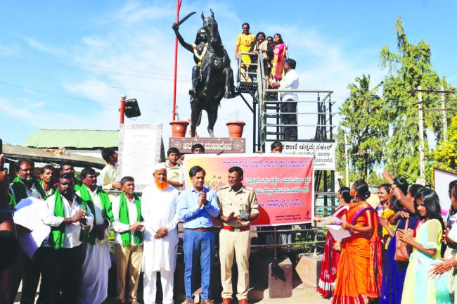 ಹೆಣ್ಣು ಮಕ್ಕಳಿಗೆ ಸಮಾನವಾದ ಹಕ್ಕು ಅನುಭವಿಸುವಂತಾಗಬೇಕು - ಆಶಾ ವಿ.